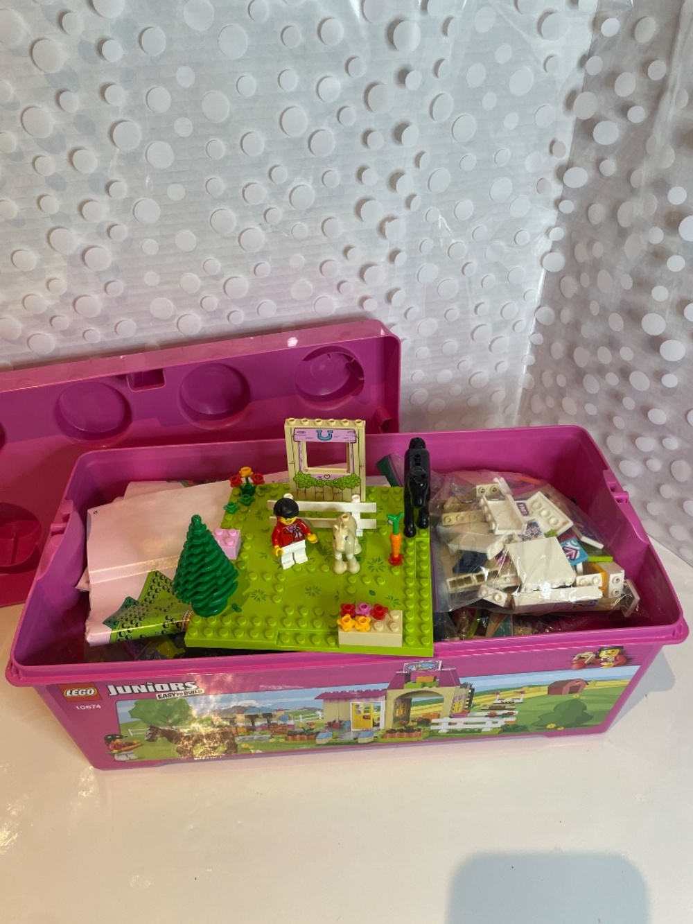 Lego friends 🧱bundle in Pink Brick Storage case - Picture 11 of 13